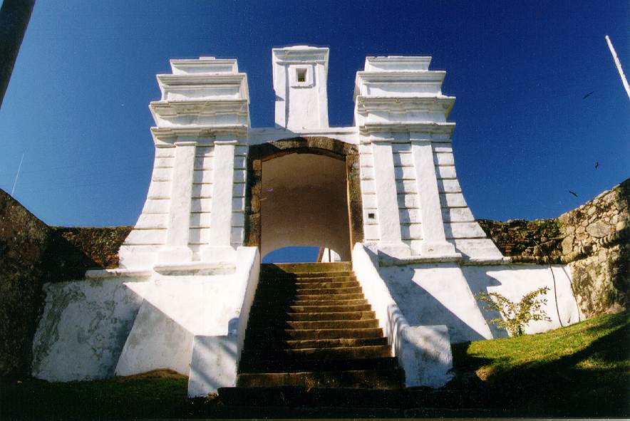 Fortaleza de Santa Cruz de Anhatomirim, portada oriental