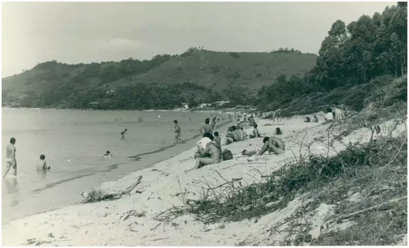 A praia de Jurerê tradicional é uma das praias mais famosas de Florianópolis, situada no Norte da Ilha de Santa Catarina.