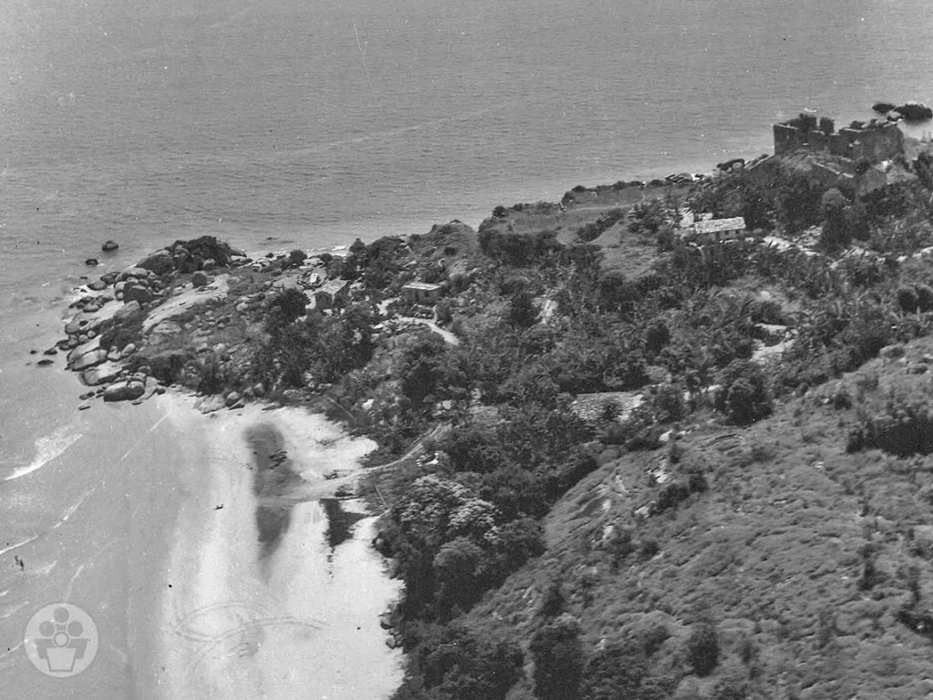 A praia do Forte, no norte da Ilha, é uma das praias mais populares e visitadas em Florianópolis devido a sua história e fortificação.