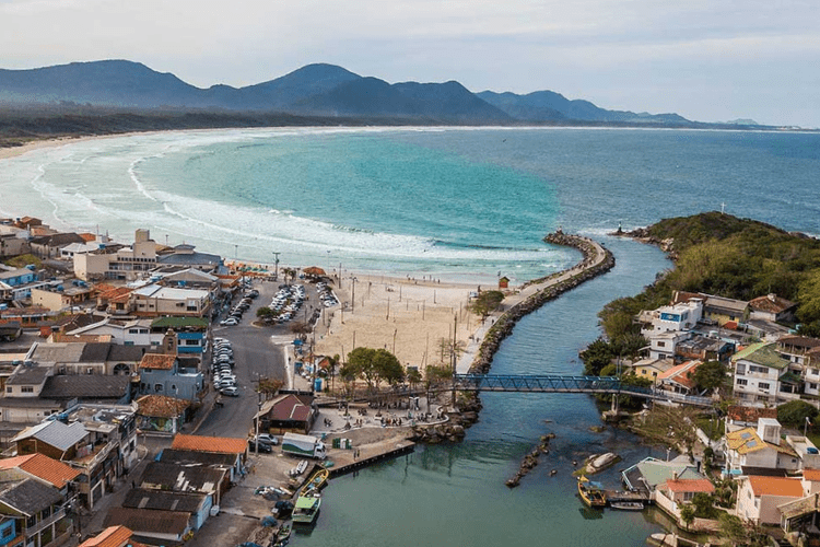 Conheça detalhes e curiosidades sobre praia da Barra da Lagoa, no leste da Ilha, uma das mais charmosas de Florianópolis
